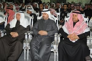 علي الراشد متوسطا عبدالهادي الصالح وعبدالمحسن جمال﻿