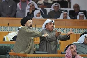 السيد حسين القلاف وعبدالحميد دشتي يعترضان على التصويت الورقي﻿