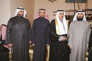 العقيد راشد الهاجري وناصر فلاح يباركان
