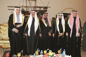 رشيد الهاجري وعبدالله الهيلم والعقيد عبدالله الهاجري يباركون