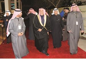 الشيخ علي الجراح متفقدا المعرض﻿