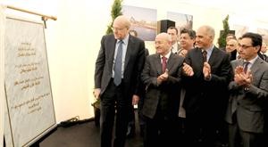 رئيس الحكومة نجيب ميقاتي والوزير غازي العريضي خلال الاحتفال بانهاء المرحلة الاولى من تطوير المرفا محمود الطويل﻿