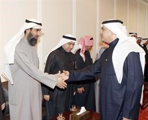 مشعان العتيبي مصافحا الوزير الاذينة﻿