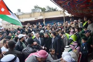 جموع من المواطنين والوافدين السوريين والعرب حضروا لدعم الشعب السوري