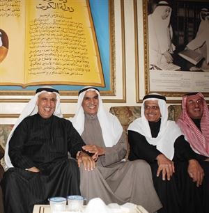 صالح الفضالة وعبدالعزيز المطوع يهنئان السعدون﻿