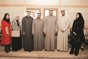 الوزير دالعبيدي والوكيل دالعبدالهادي مع رئيس واعضاء جمعية الصيادلة سعود سالم