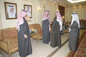 الشيخ صباح الخالد مستقبلا المهنئين﻿