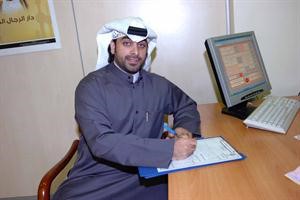 علي اشكناني خلال عملية التسجيل