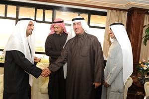 الزميل محمد الخالدي مهنئا دنايف الحجرف ﻿