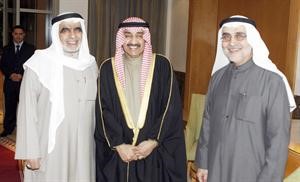 جاسم الخرافي متوسطا احمد لاري وعدنان عبدالصمد