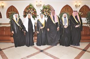 الشيخ فيصل الحمود والشيخ جابر الخالد يباركان