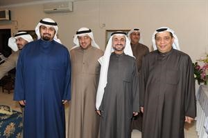 دفاضل صفر مع عدد من المهنئين﻿