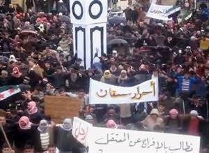 صورة بثها ناشطون على الانترنت لمتظاهرين خرجوا تاييدا لحمص في تل رفعت بحلب امس