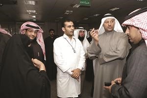 وزير الصحة دعلي العبيدي خلال جولته المفاجئة في مستشفى العدان
