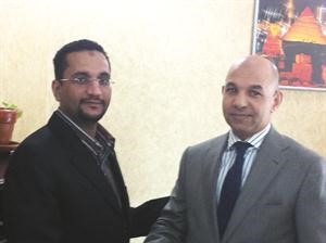 جمال الدين فيصل متحدثا الى الزميل امجد جلال
