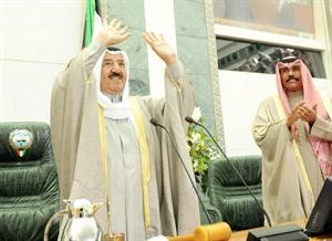 صاحب السمو الامير الشيخ صباح الاحمد اثناء افتتاح دور الانعقاد مع سمو ولي العهد الشيخ نواف الاحمد