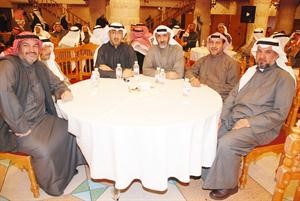 مهنئون