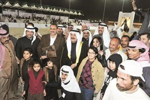ممثل صاحب السمو الامير النائب الاول الشيخ احمد الحمود مكرما البطل الذهبي للبطولة﻿