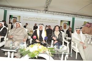 الشيخ احمد الحمود والشيخ ضاري الفهد والشيخة سارة الفهد في المنصة الرئيسية﻿
