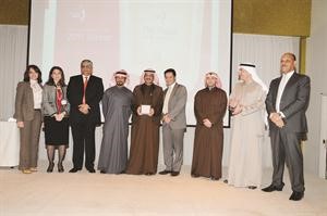 عمر وحمد القاضي يتسلمان جائزة هوندا من سيرفس هيرو﻿