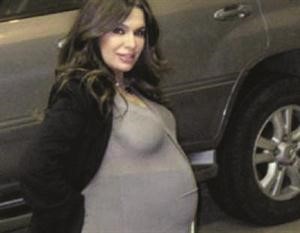 ريدا بطرس حاملا﻿