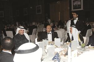 جواد بوخمسين مع الحضور في الحفل الختامي
