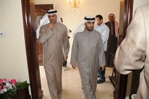 فيصل اليحيى خلال دخوله ديوان الدلال﻿