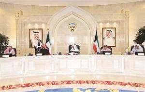 سمو الشيخ جابر المبارك مترئسا الجلسة بحضور الشيخ احمد الحمود والشيخ احمد الخالد والشيخ صباح الخالد وجمال الشهاب
