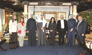 سمو الشيخ جابر المبارك مستقبلا رئيس واعضاء مجلس الشفافية﻿