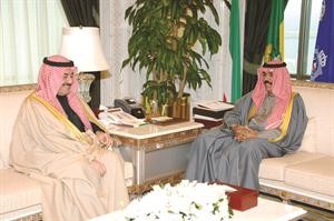 سمو ولي العهد الشيخ نواف الاحمد مستقبلا الشيخ احمد الحمود﻿