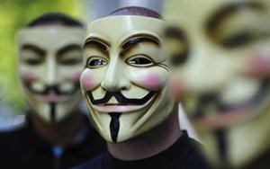 فريق «أنونيموس» يهدد بشن هجمات قد تعطل «الإنترنت» بأسرها