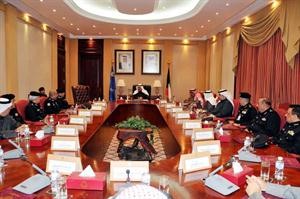 الشيخ احمد الحمود مترئسا الاجتماع الامني بمقر الداخلية