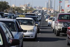 طوابير السيارات امتدت لعدة كيلومترات هاني الشمري
