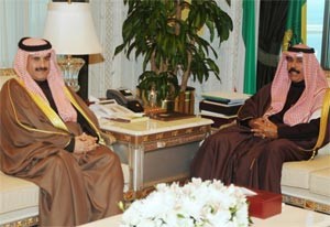 سمو ولي العهد الشيخ نواف الاحمد مستقبلا الشيخ مبارك الدعيج