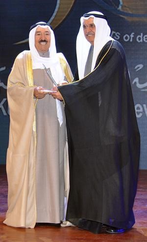 سمو الامير مكرما احد رؤساء الصندوق السابقين