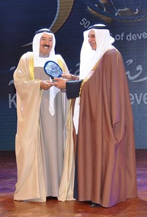 وتكريم لاخر