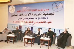 رحاب بورسلي تتوسط دجاسم التمار والمشاركين﻿