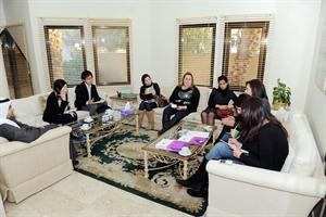 جانب من زيارة الوفد الياباني الى الجمعية الثقافية النسائية﻿