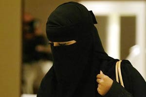 غضب جزائري بعد منع تلميذة منتقبة من الدراسة بالثانوية