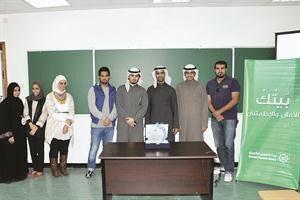 فريق العلاقات العامة بـ بيتك مع اعضاء جمعية مهندسي البترول
