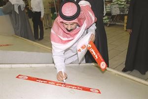 اغلاق بسطة سمك في سوق شرق
