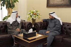 احمد السعدون لدى استقباله علي الدقباسي﻿