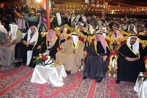 الشيخ اسعد العمر مع شيخ النبهان يوسف بهلول الشمري وطعمة مناور النبهان والنائب محمد الخليفة