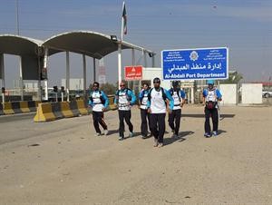العداؤون اثناء انطلاقهم في بداية الرحلة﻿