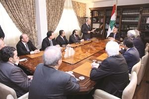 مدير مكتب الانباء في بيروت الزميل عمر حبنجر متحدثا باسم جمعية مراسلي الصحف العربية خلال لقائهم الرئيس سليمان في بعبدا 	محمود الطويل﻿