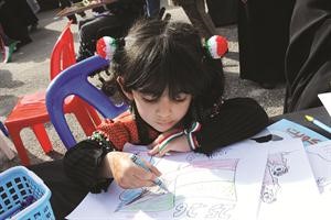  واخرى ترسم فرحتها بالاعياد الوطنية