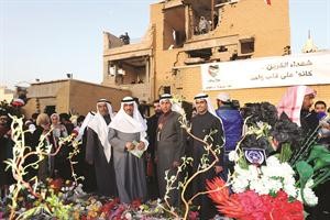 مسلم البراك ورياض العدساني امام بيت القرين