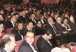 الرئيس اللبناني ميشال سليمان وعقيلته يتوسطان الحضور خلال العرض﻿