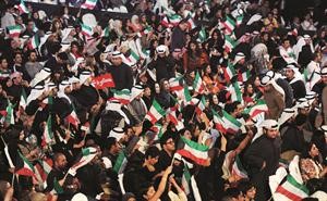 علم الكويت يرفرف في صالة التزلج﻿
