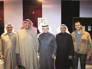 لقطة جماعية لفريق عمل برنامج عيدي يا كويت﻿
